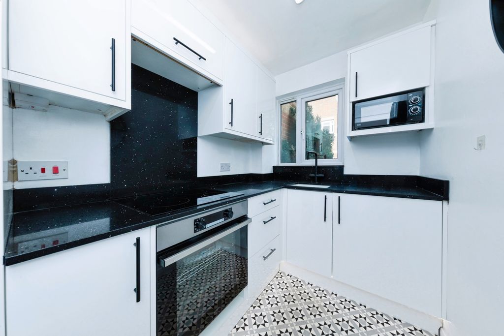 Property photo 3 of 12 Kitchen