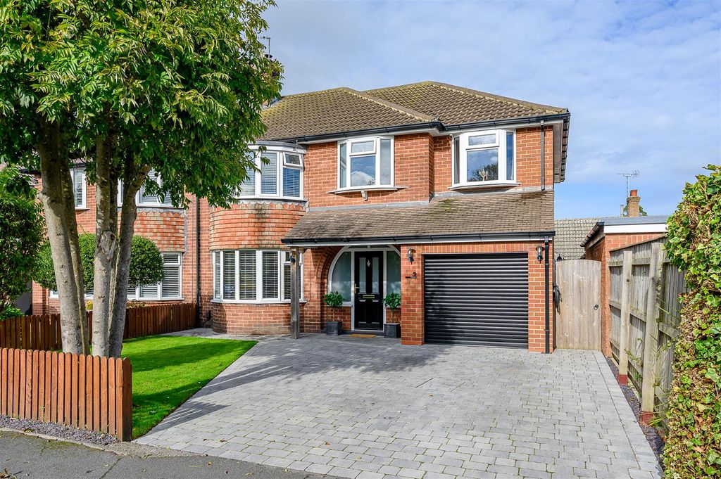 Property photo 1 of 16 External