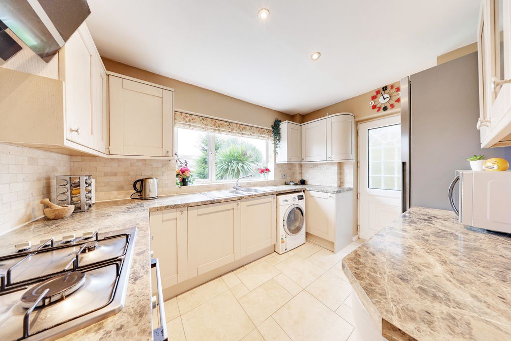 Property photo 3 of 23