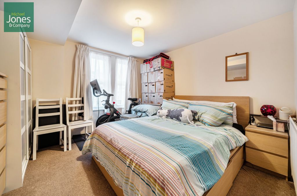 Property photo 2 of 7 Main Bedroom