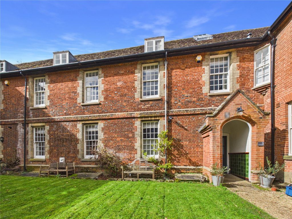 Property photo 1 of 22 Picture No. 05