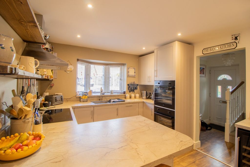 Property photo 3 of 29 5697845