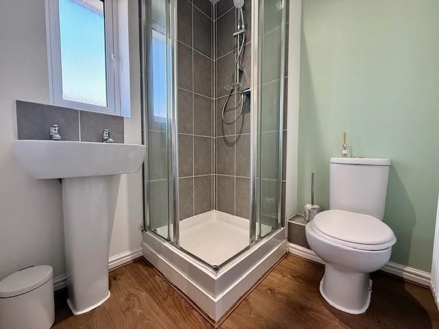 Property photo 1 of 11 Shuters Grove En-Suite - Copy.Jpg