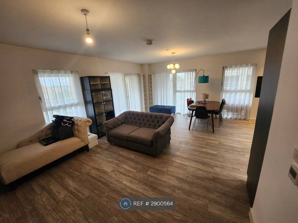 Property photo 2 of 23