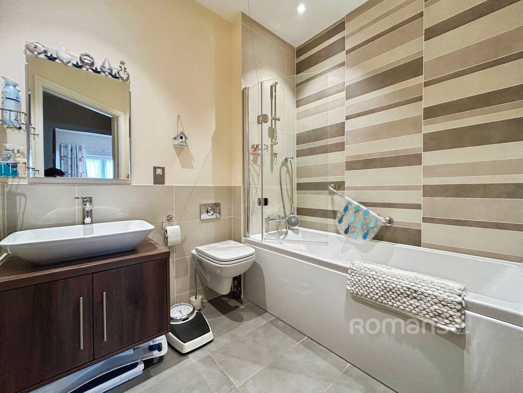 Additional image 8 of 2 bed flat for saleRedfields Lane, Church Crookham, Fleet GU52