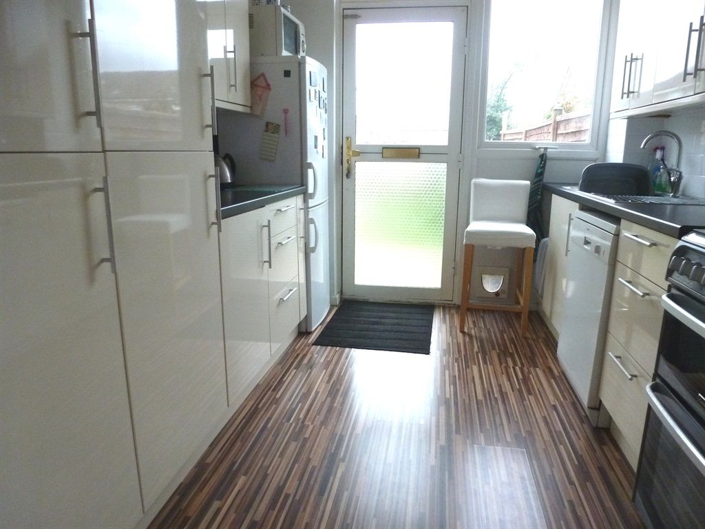 Property photo 2 of 7 Kitchen