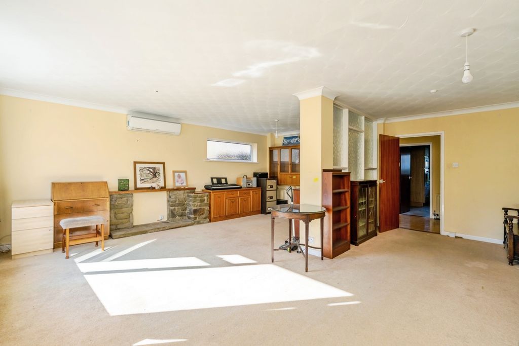 Property photo 2 of 17 Photo