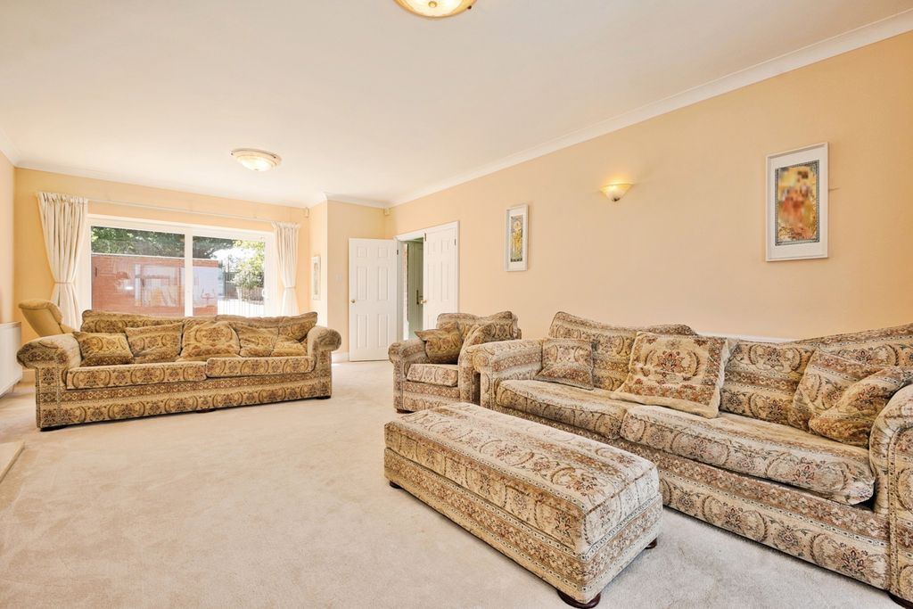 Property photo 3 of 41 Pbox-Img.Jpg