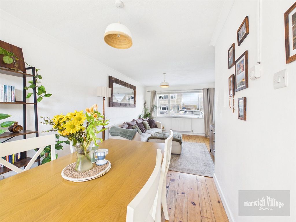 Property photo 3 of 12 Picture 3