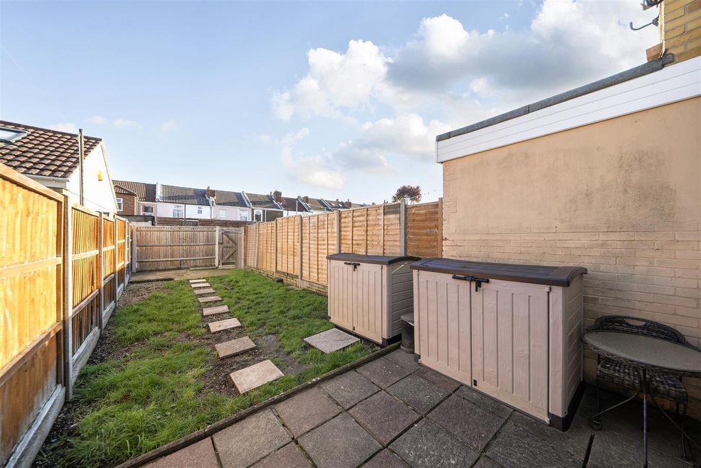 Property photo 1 of 13 Garden