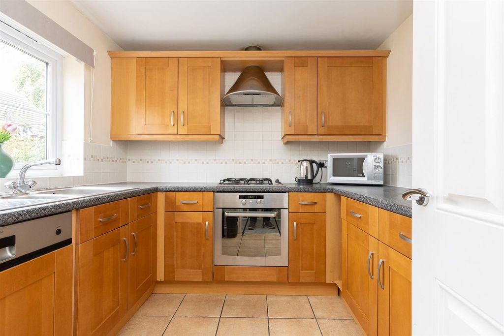 Property photo 2 of 17 16Copleywalk-13.Jpg