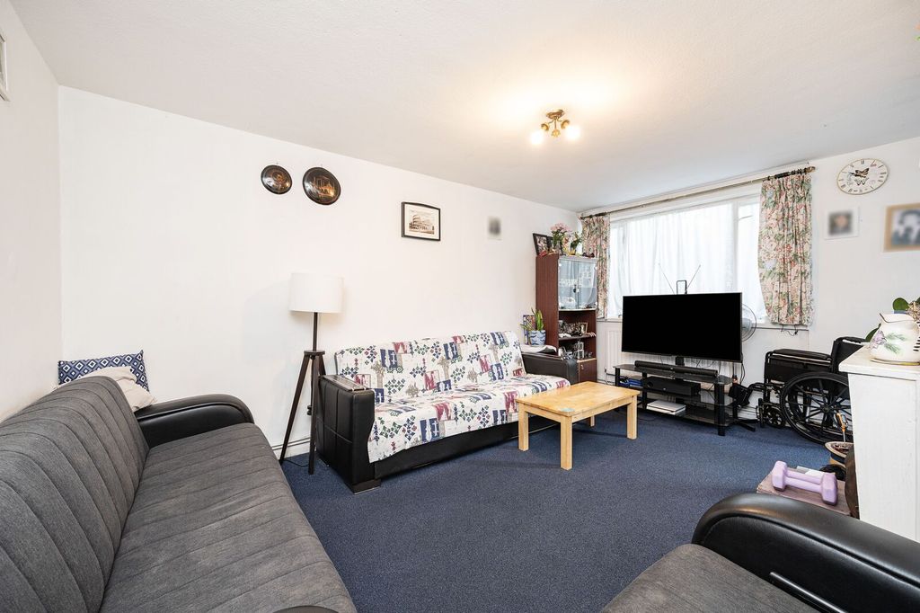 Property photo 2 of 12