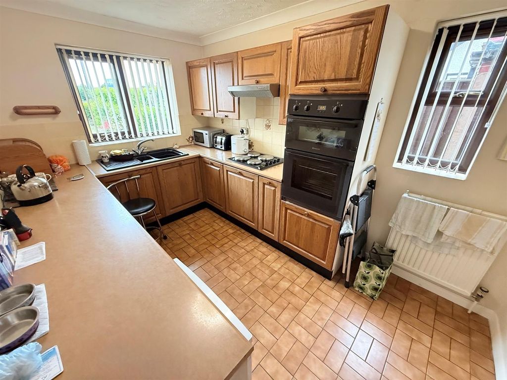 Property photo 2 of 17 Kitchen