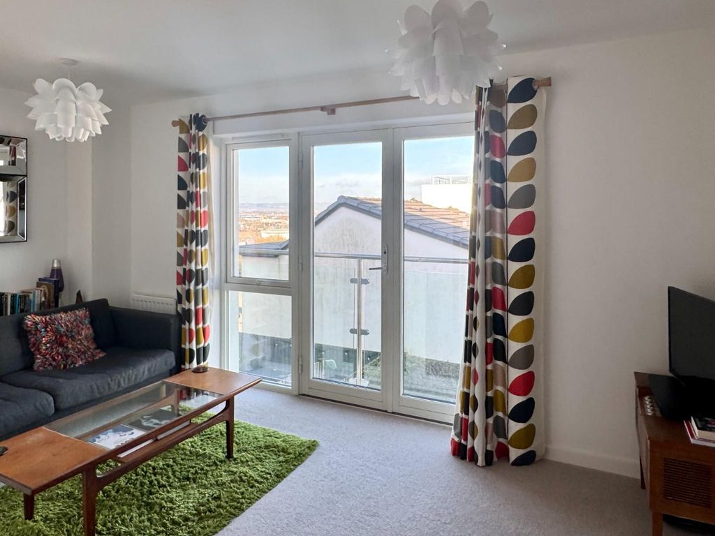 Property photo 3 of 21 Lounge