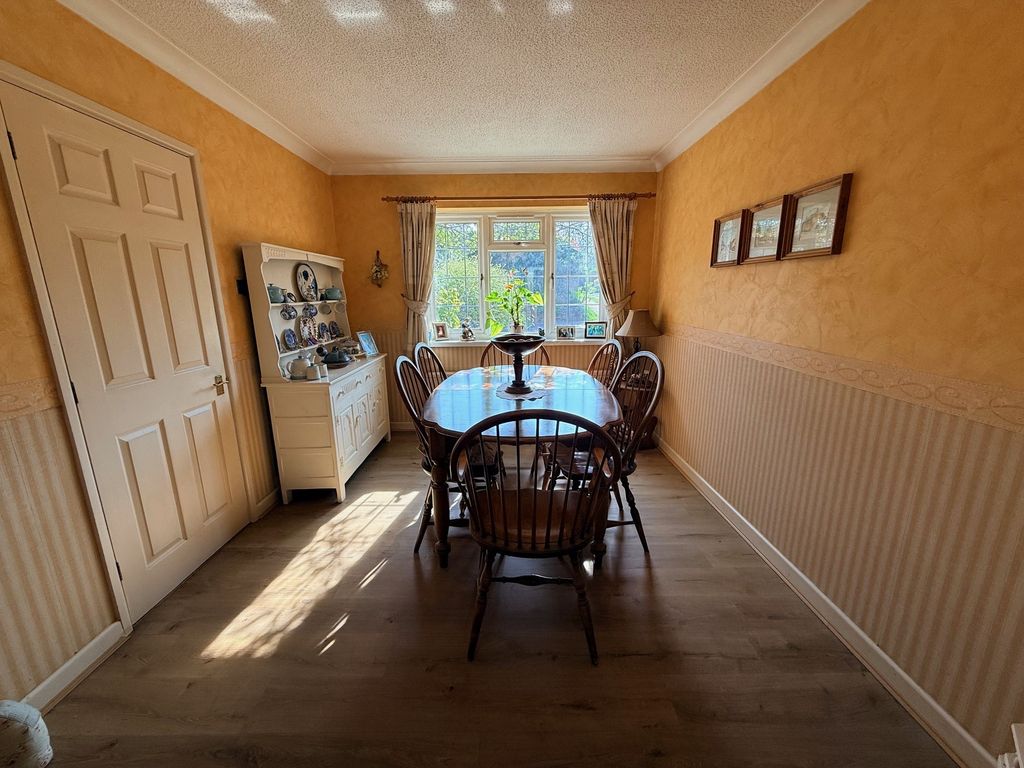 Property photo 3 of 18 Dining Area