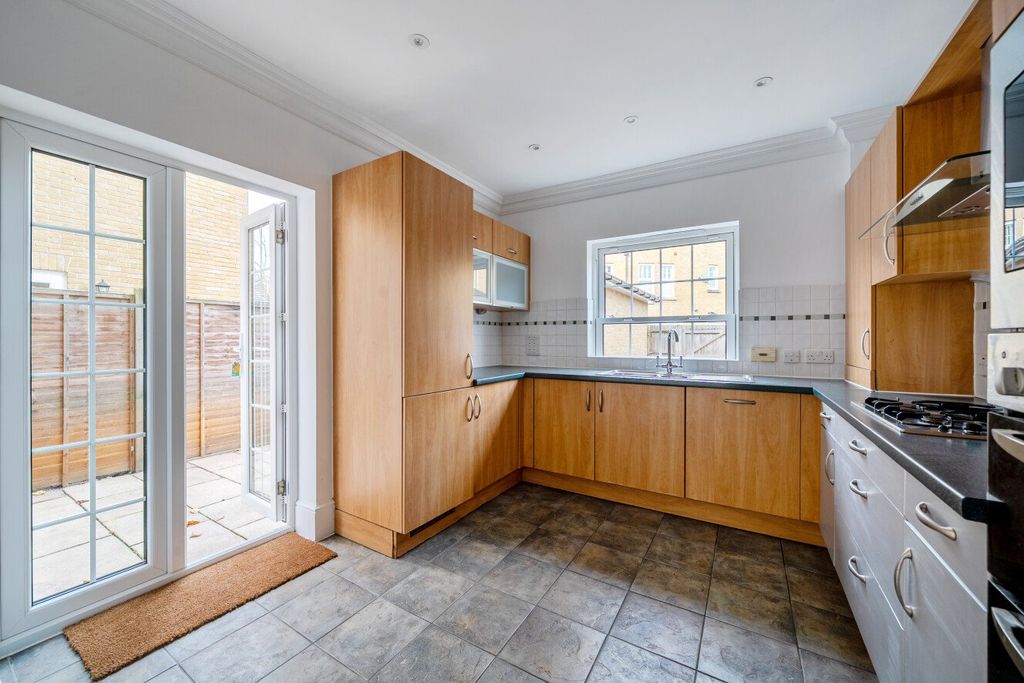 Property photo 3 of 18 Picture No. 10