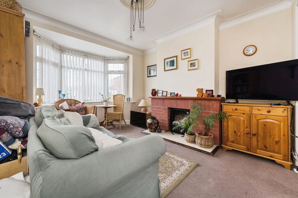 Property photo 2 of 12