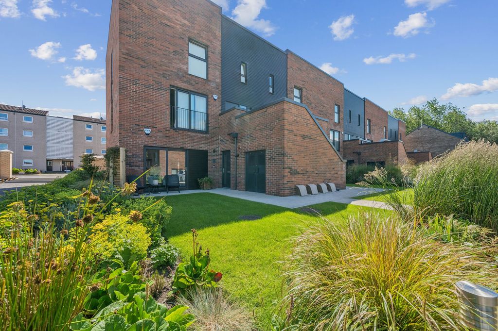 Additional image 23 of 2 bed flat for sale122 Festival Court, Main Door, Prince's Quay, Glasgow G51