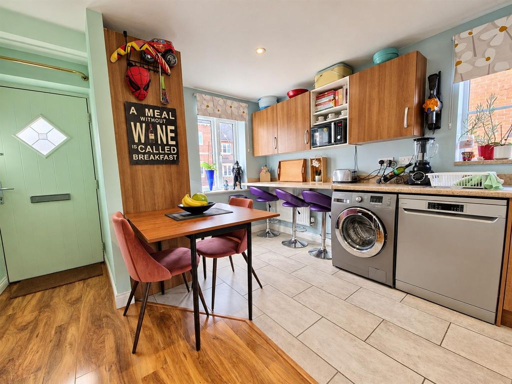 Property photo 2 of 16 Kitchen Diner