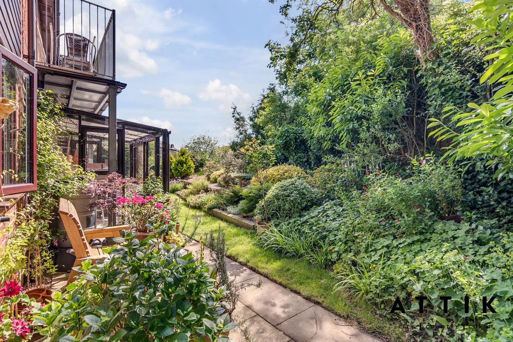 Additional image 5 of 2 bed flat for saleThe Limes, London Road, Halesworth IP19