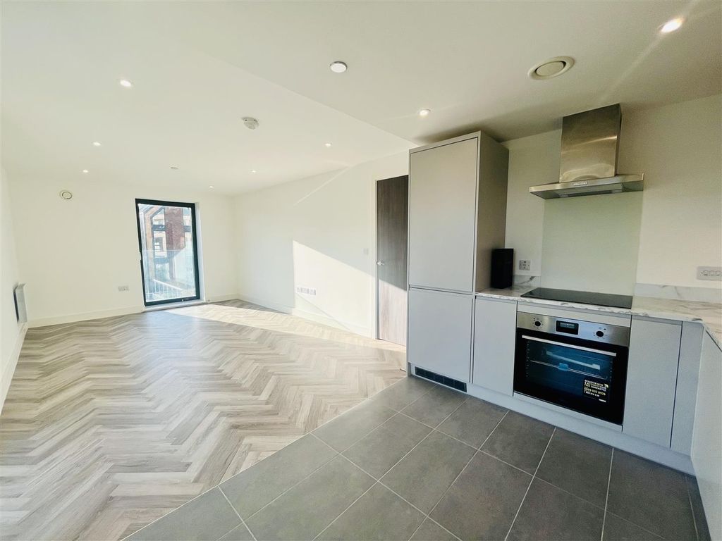 Property photo 2 of 23 Live In Dining Kitchen