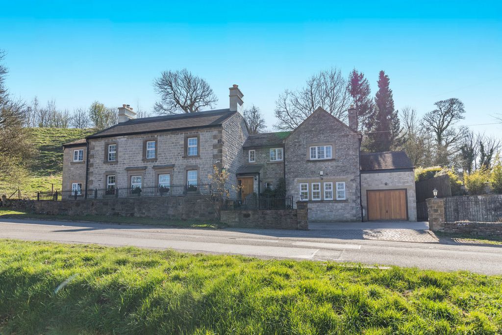 Property photo 1 of 42