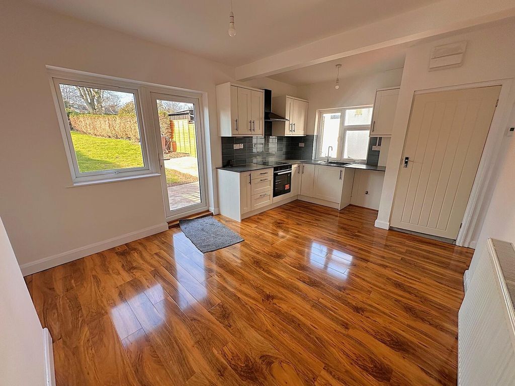 Property photo 2 of 21 Kitchen