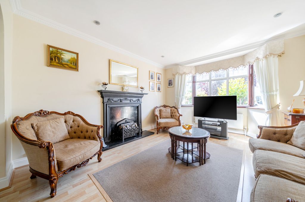 Property photo 2 of 20 1329130-4-689B13A...
