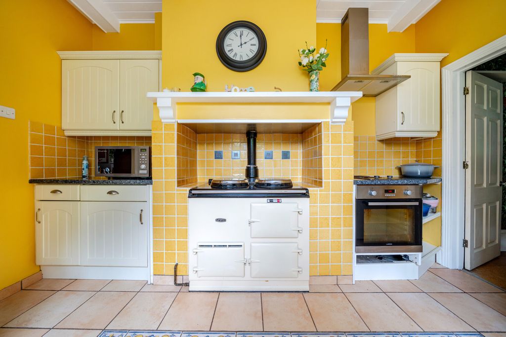 Property photo 2 of 22 Kitchen