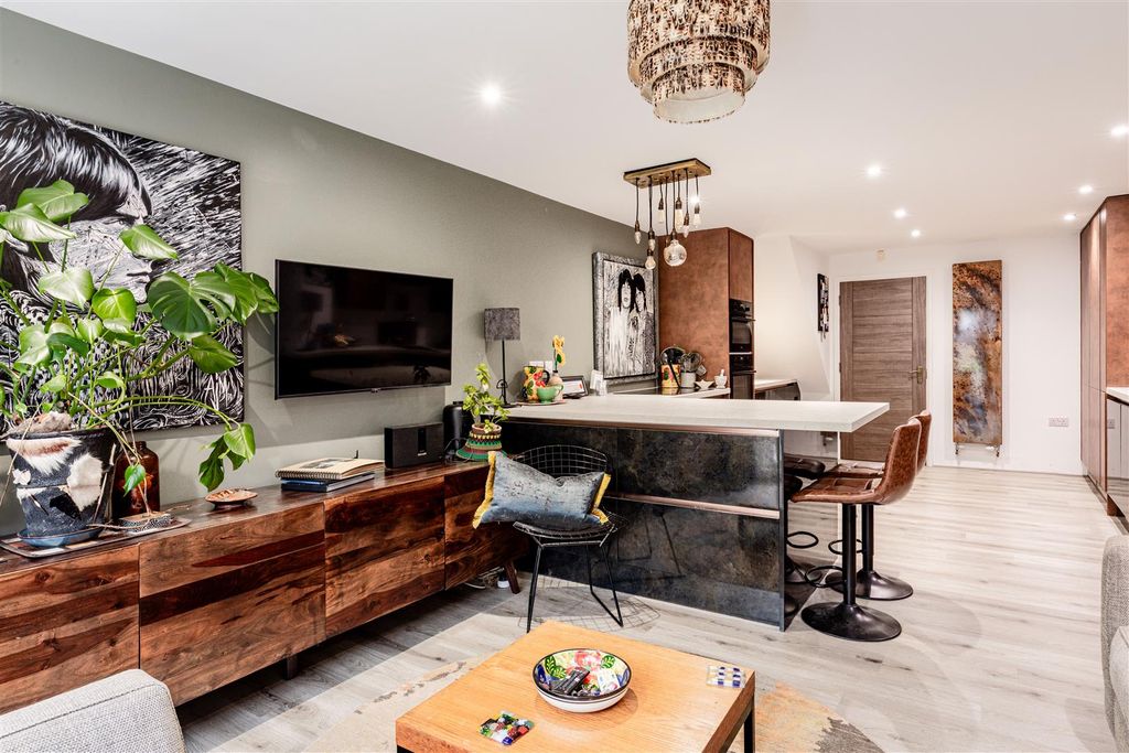 Property photo 3 of 15 71 Weavers Mead-10.Jpg