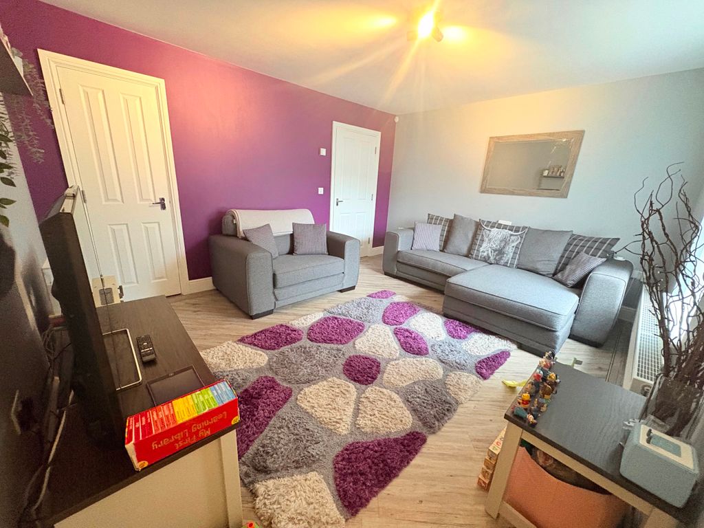 Property photo 3 of 27