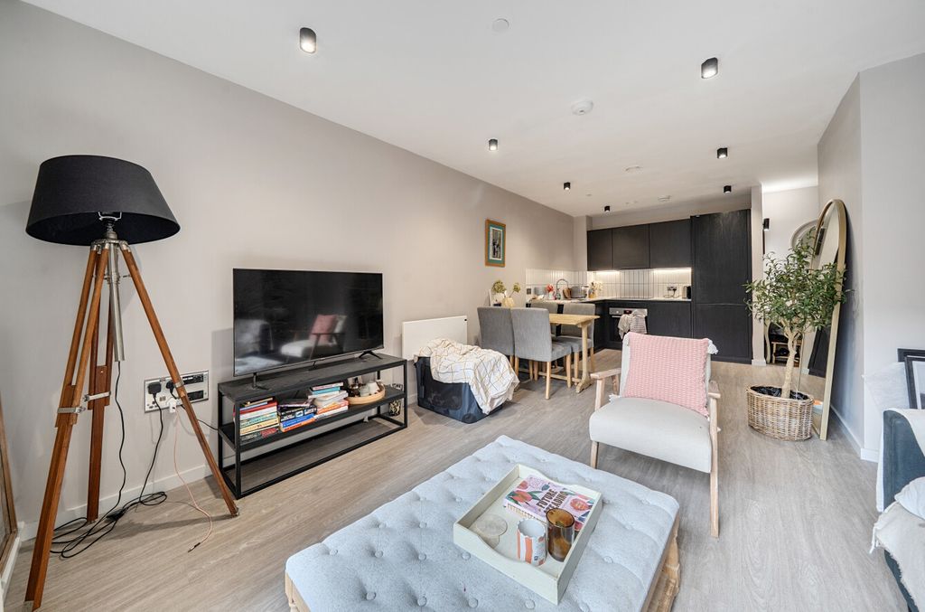 Property photo 3 of 14 1457314-8-6A1E9c6...
