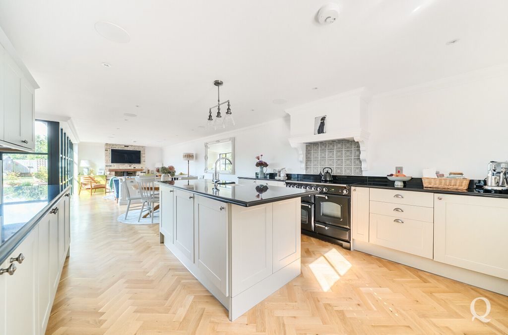 Property photo 2 of 29 2d0E9De7-7c65-426...