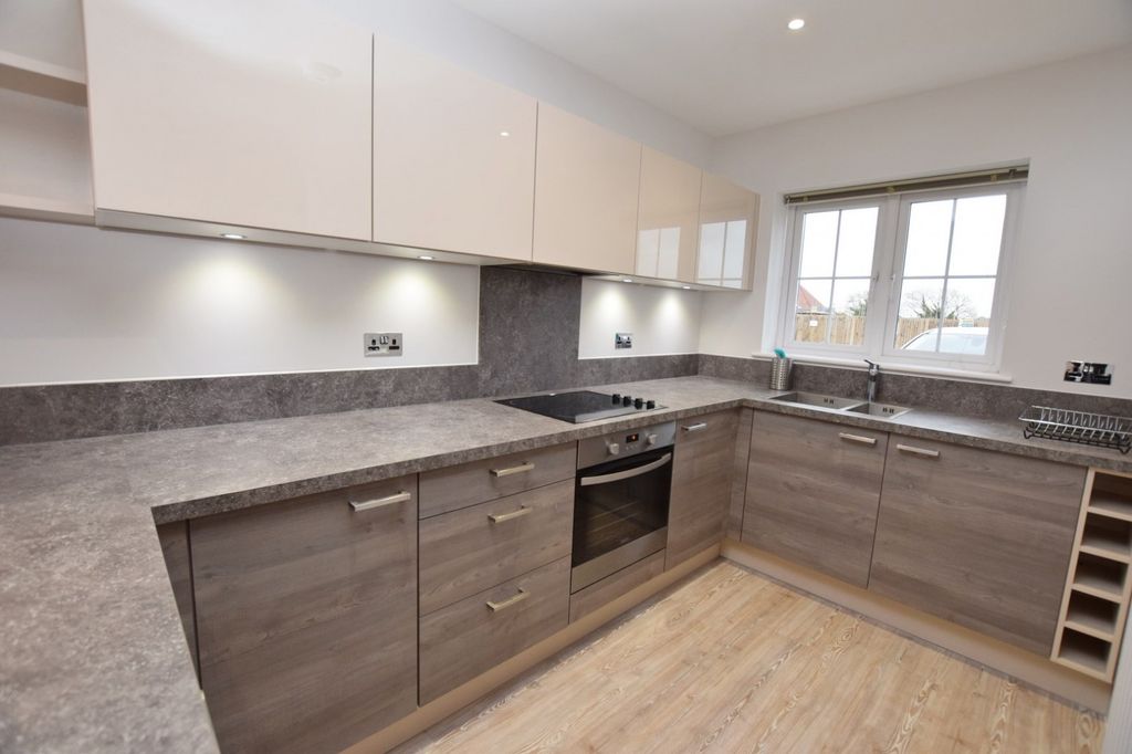 Property photo 2 of 9 Kitchen House In Bersted