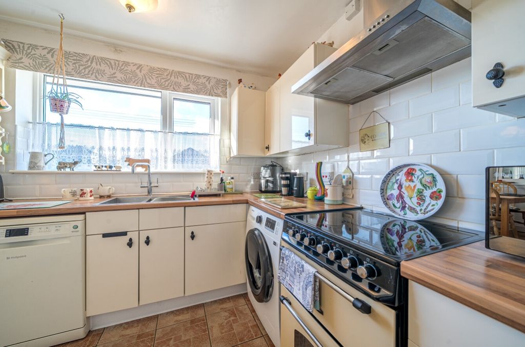 Property photo 3 of 23 1396701-12-695Eec8662541