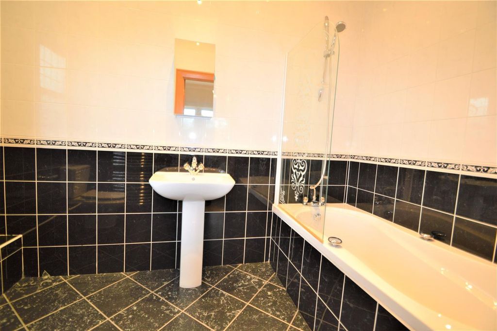 Property photo 3 of 3 Fullwell Ave Ig6