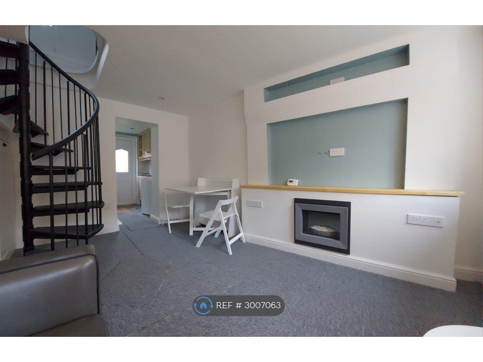 Property photo 2 of 15 Living/Dining Room