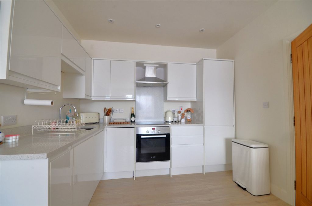 Property photo 3 of 11 Kitchen