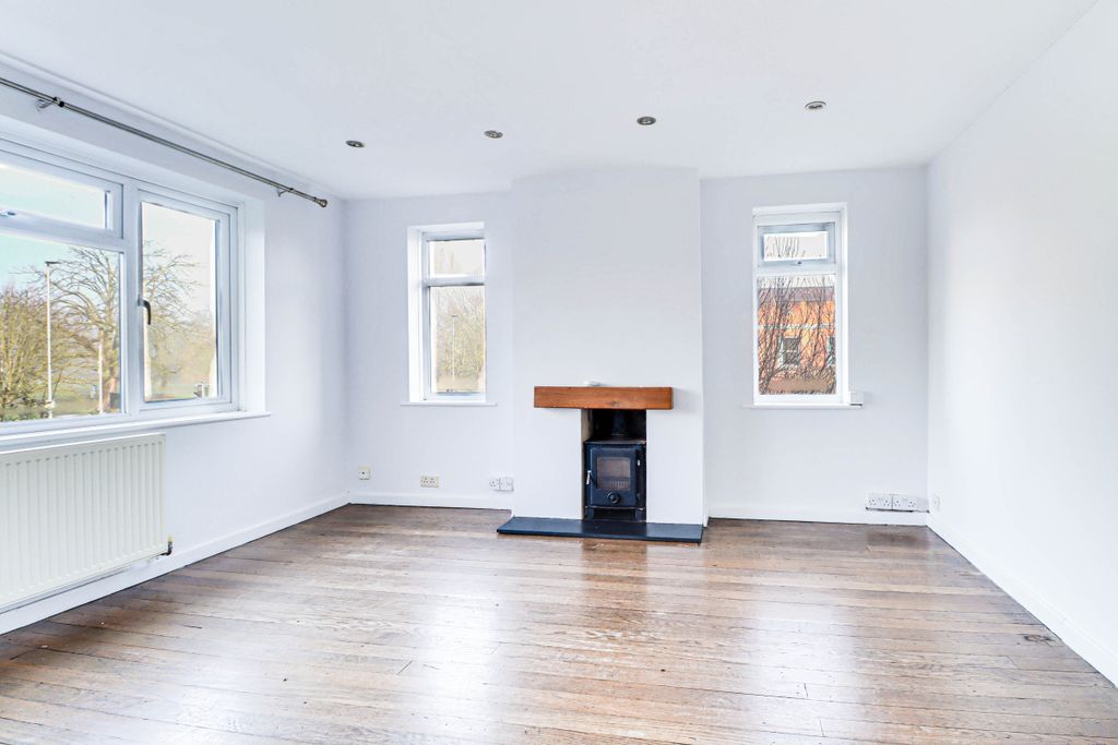 Property photo 2 of 11 Living Room