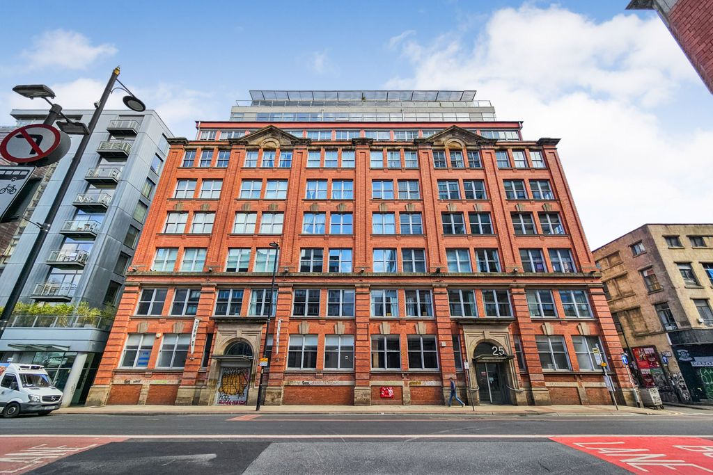 Property photo 1 of 17 Apartment 802, 25 Church Street, Manchester M4 1Pe