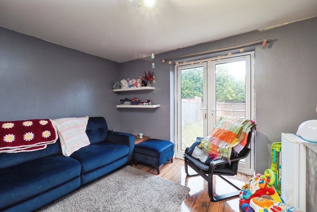 Property photo 3 of 12 Pbox-Img.Jpg