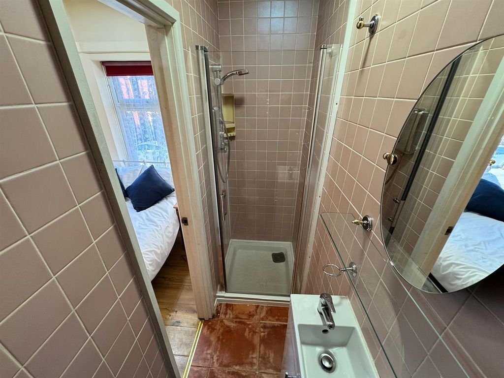 Property photo 3 of 14 Ensuite Shower Room [Room 6]