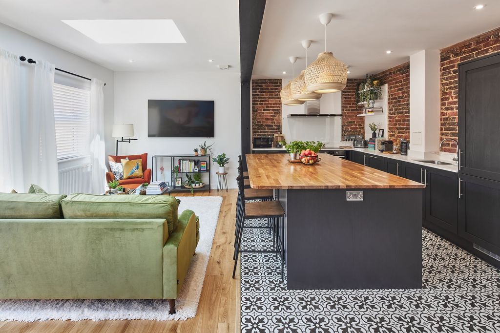 Property photo 1 of 27