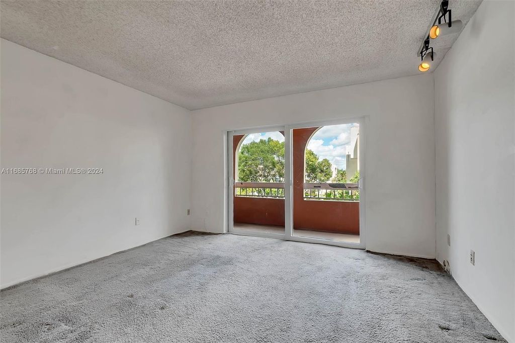 Property photo 3 of 13 <Alttext/>