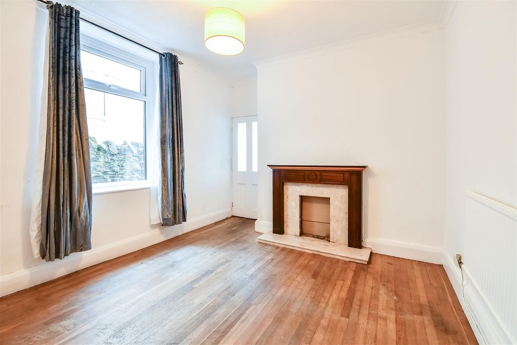 Property photo 3 of 25 Dining Room