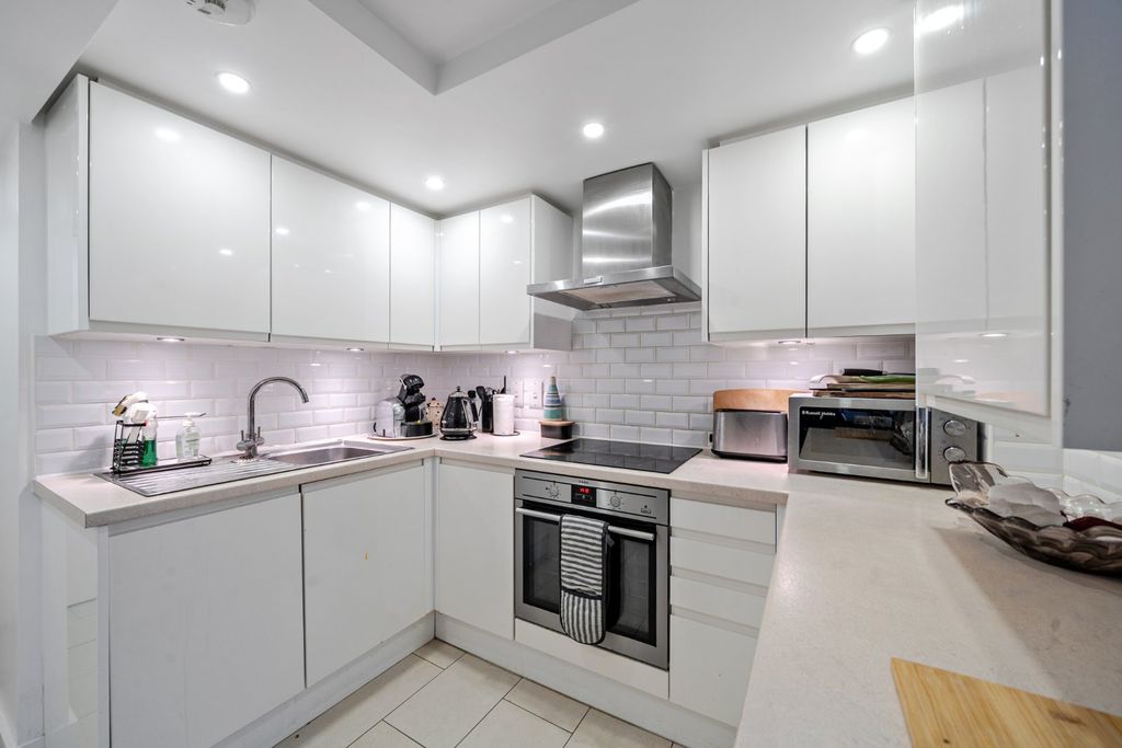 Property photo 2 of 7 Picture No. 10