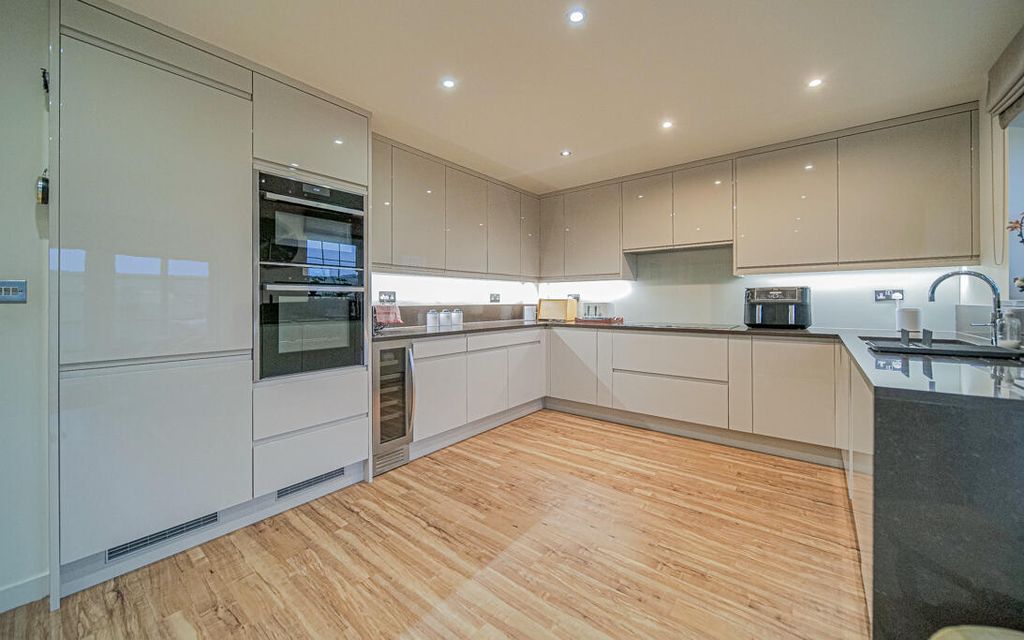 Property photo 3 of 23 P1065157.Jpg