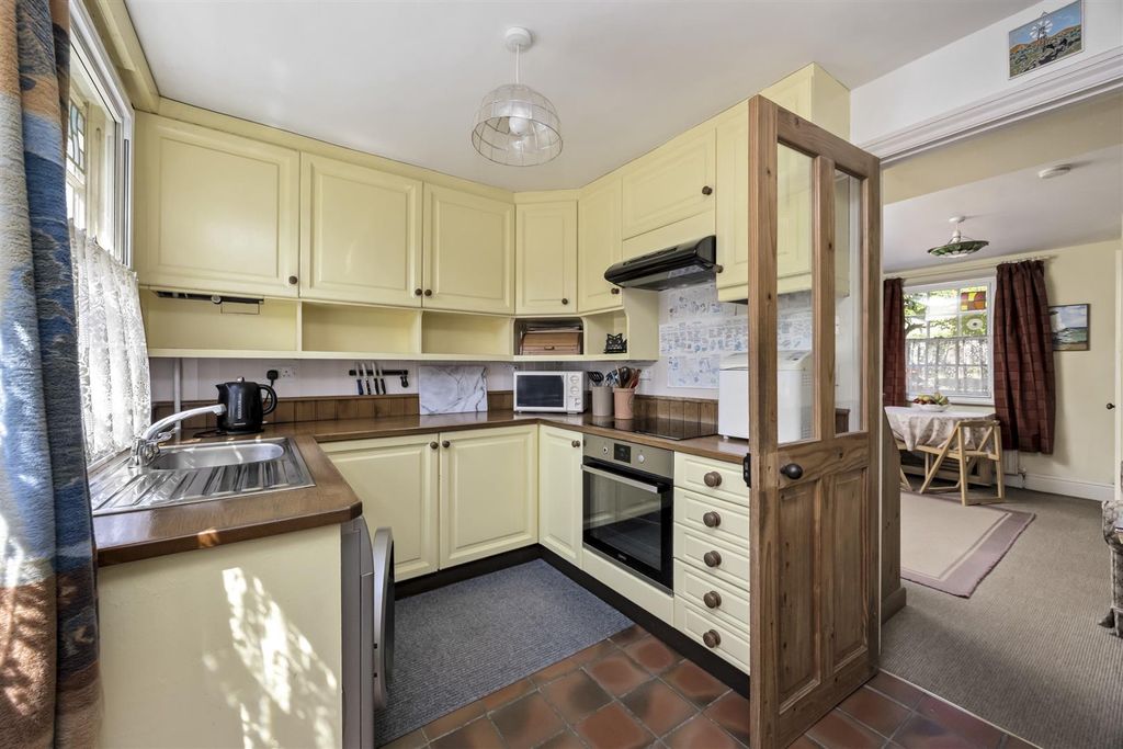 Property photo 2 of 18 Kitchen