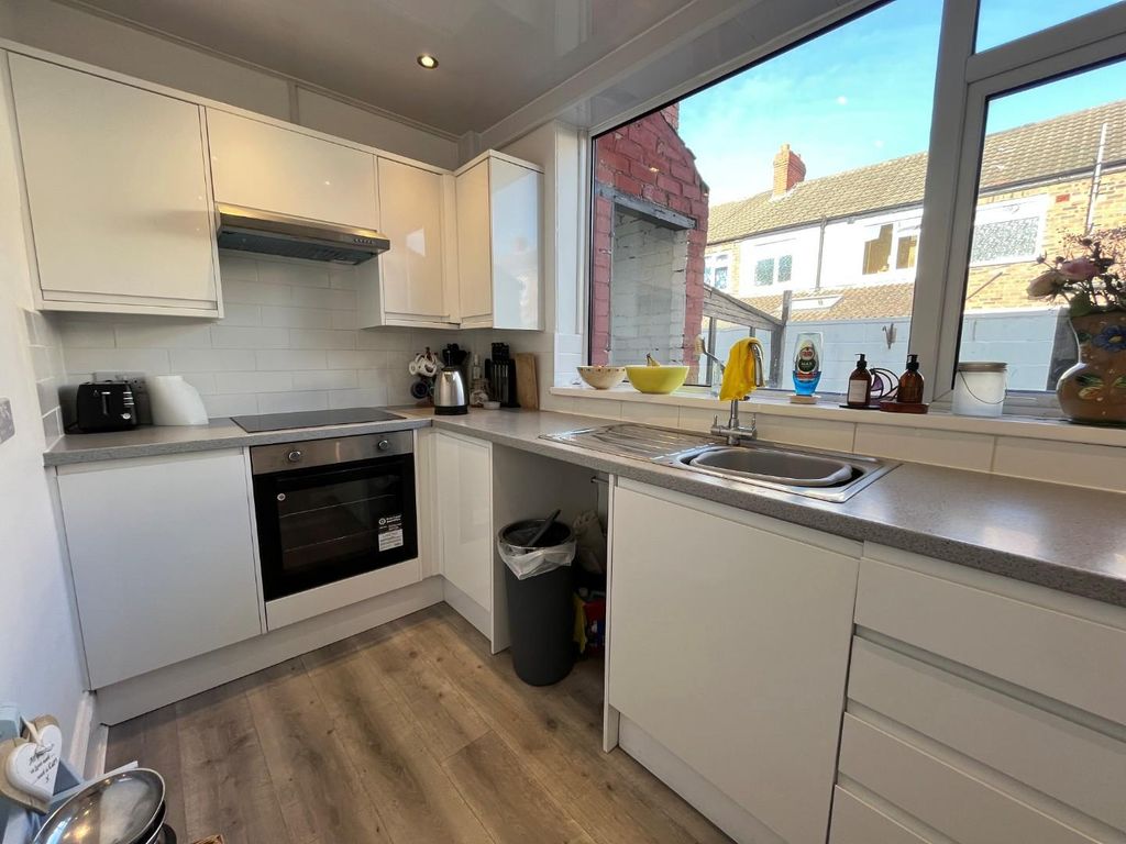Property photo 3 of 9 Kitchen1.Jpg