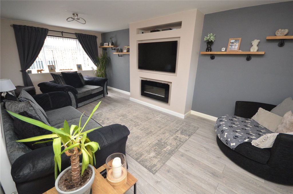 Property photo 2 of 21 Living Room